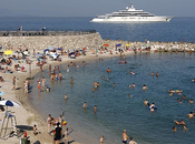 FOTO: Yacht Eclipse troppo grande entrare porto